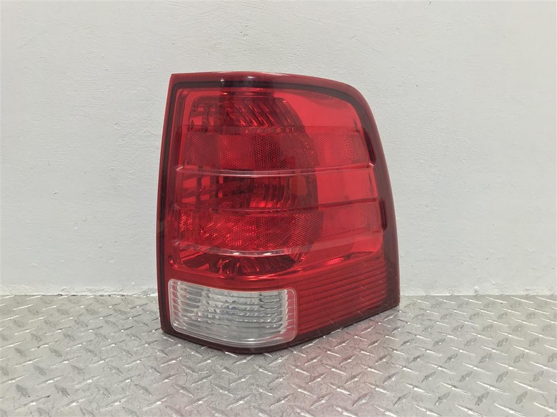 03-06 EXPEDITION PASSENGER RIGHT TAIL LIGHT LAMP REAR BRAKE OEM 2L1Z-13404-AB
