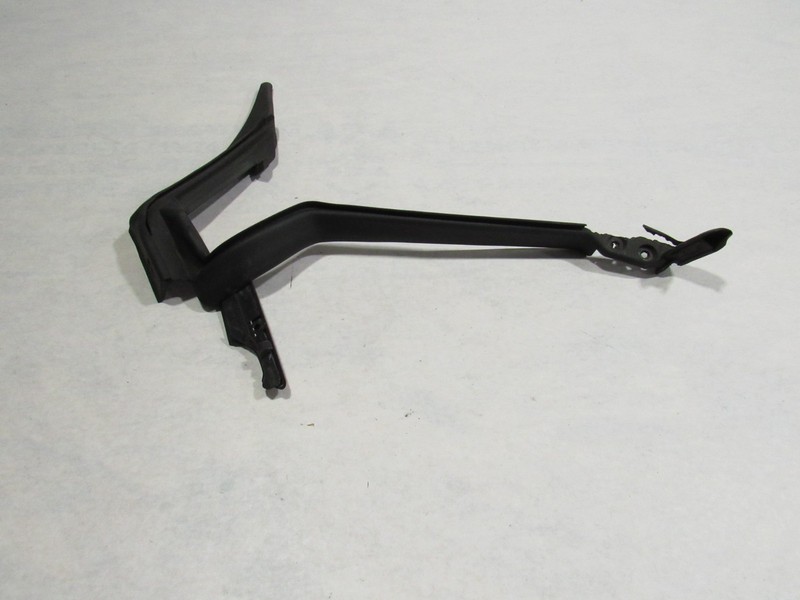20-23 McLaren GT 2021 Right Passenger Corner Trim Weather Strip Seal |@1