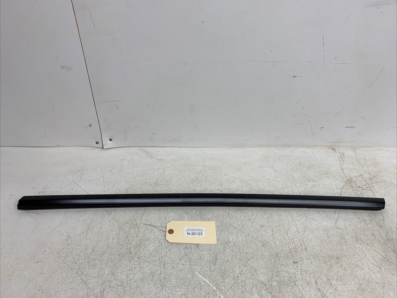 ⚡️24-25 TESLA 3 FRONT LEFT DRIVER DOOR WINDOW MOLDING 1080681-40-K 20123 U8