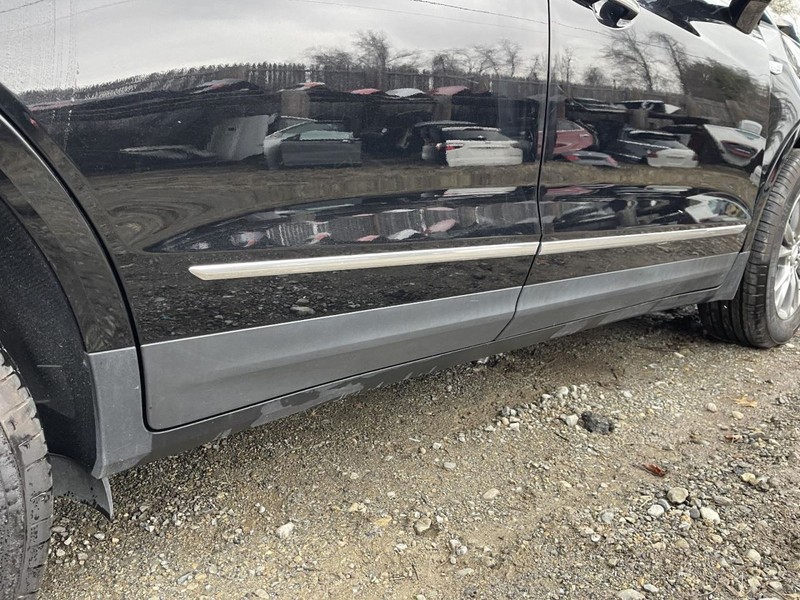 2017-2024 CADILLAC XT5 RIGHT ROCKER MOULDING PLASTIC BLACK PC:GB8 FWD 39K 62358