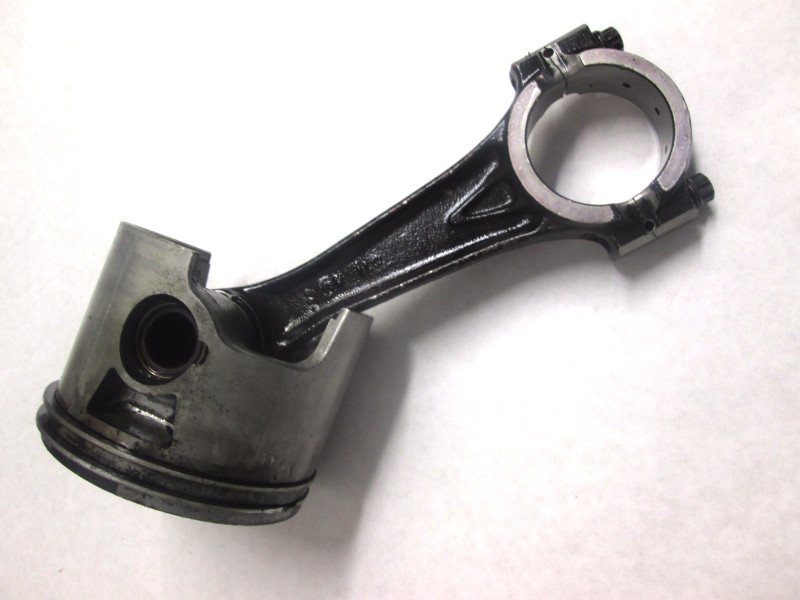 5007696 Piston & Connection Rod Evinrude Ficht Port Standard 5000643