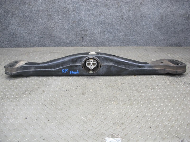 2003-2006 PORSCHE CAYENNE 955 TRANSMISSION CROSSMEMBER MOUNT SUPPORT 7L0399227B