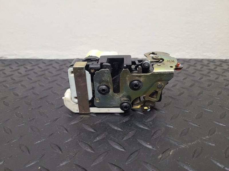 00-06 Chevrolet Tahoe Rear Left Driver Latch Lock Actuator OEM 15110651