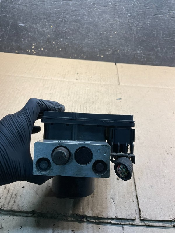 2003 2004 Ford ExplorerABS Anti Lock Brake Pump Module Oem V9082 DG