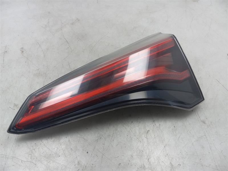 16-18 TOYOTA RAV4 LE PASSENGER SIDE REAR TAIL LIGHT