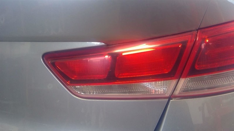 Passenger Tail Light Incandescent Lid Mounted Fits 16-20 OPTIMA 3535057
