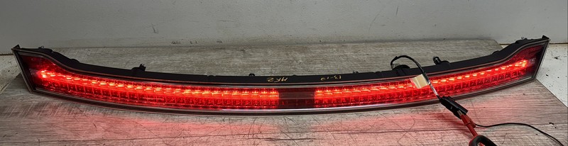 DP5313B433AH I 2013 - 2018 LINCOLN MKZ TRUNK CENTER TAIL LIGHT LED OEM Tested