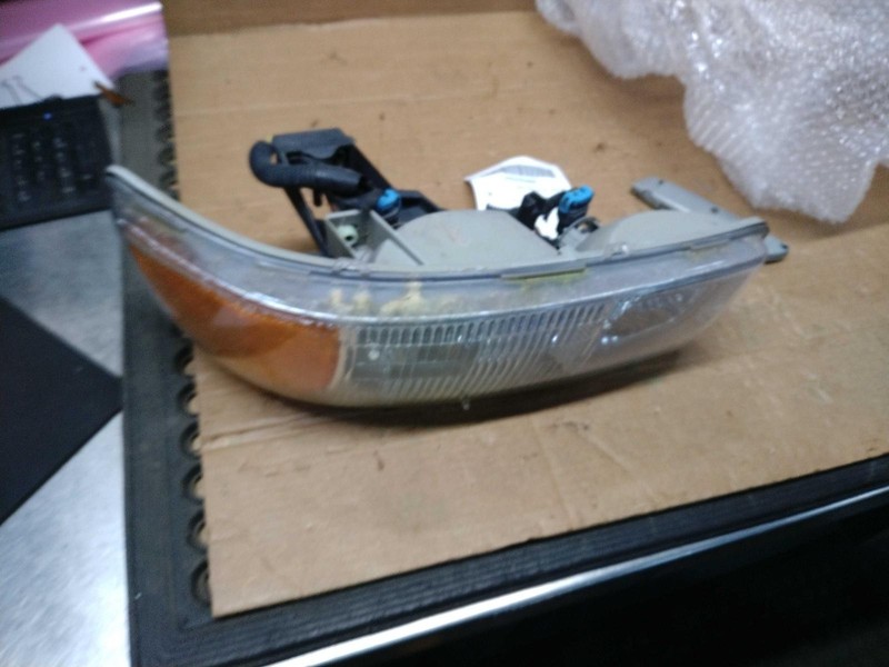 2006 GMC Yukon XL 1500 Left Headlight Assembly Black - Light Hazing, 169k Miles