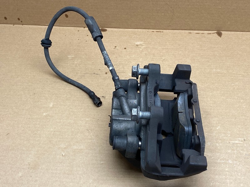 2010-2012 MERCEDES GL450 FRONT LEFT DRIVER SIDE BRAKE CALIPER AWD OEM LOT710