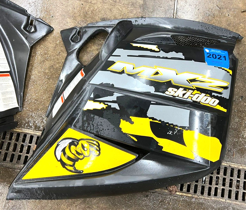 Ski-Doo Rev 600 800 Right Hand Side Panel 517303179