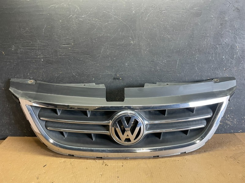 2009 to 2014 Volkswagen Routan Front Upper Grill Grille OEM AA2301 DG