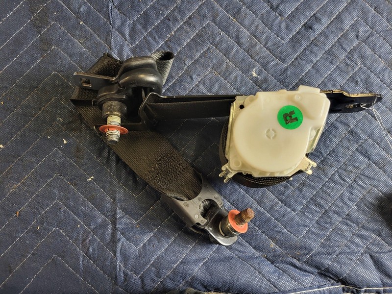 Used Oem Hyundai 2nd Row Right Rear Seat Belt Retractor 2019-2020 Santa Fe