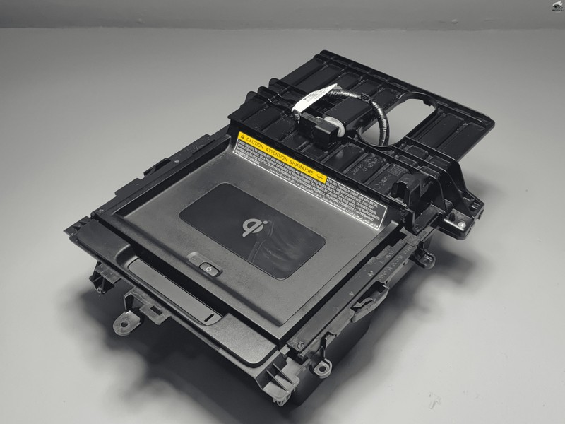 2018-2022 TOYOTA CAMRY CENTER CONSOLE TRAY BOX & WIRELESS CHARGER OEM
