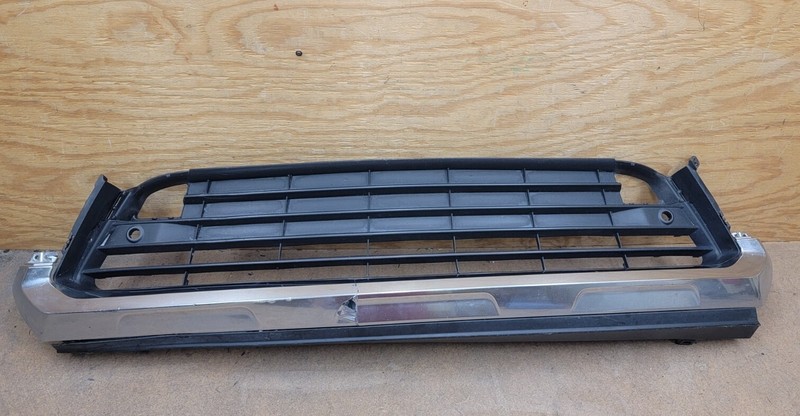 2016 2017 2018 Lexus RX350 RX450 Front Bumper Lower Grille OEM 5311248160 CRACK*