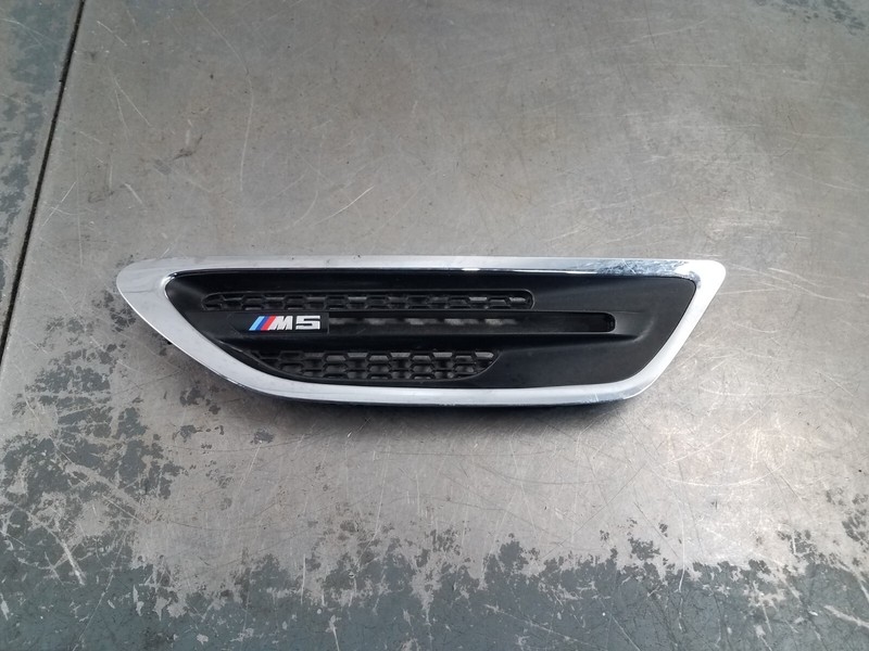 2016 BMW M5 F10 Left Fender Grill Vent Indicator #5793 VV8