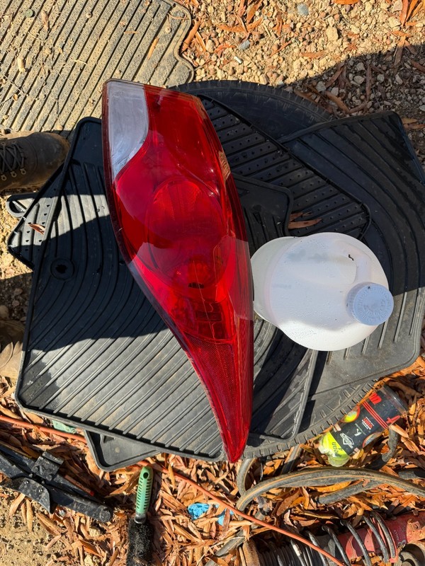 11-13 HYUNDAI ELANTRA OEM RH PASSENGER SIDE TAILLIGHT ASSEMBLY
