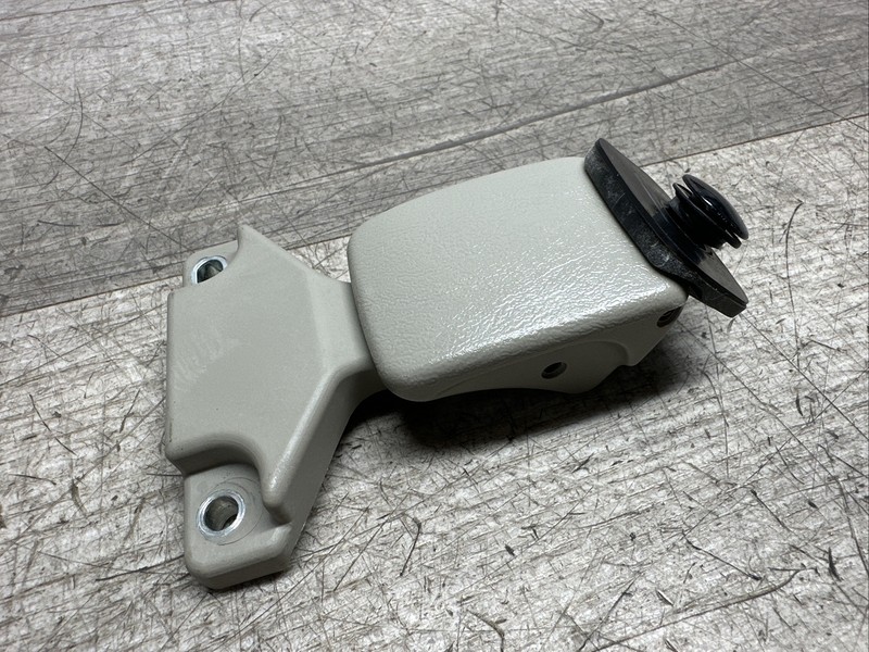LEFT REAR QUARTER WINDOW GLASS LATCH HINGE II 2011 - 2014 TOYOTA SEINNA LR LH OE