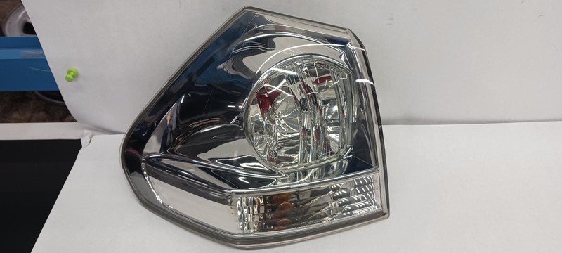 04-'06 LEXUS RX330 Left driver outer Taillight OEM Grade A!