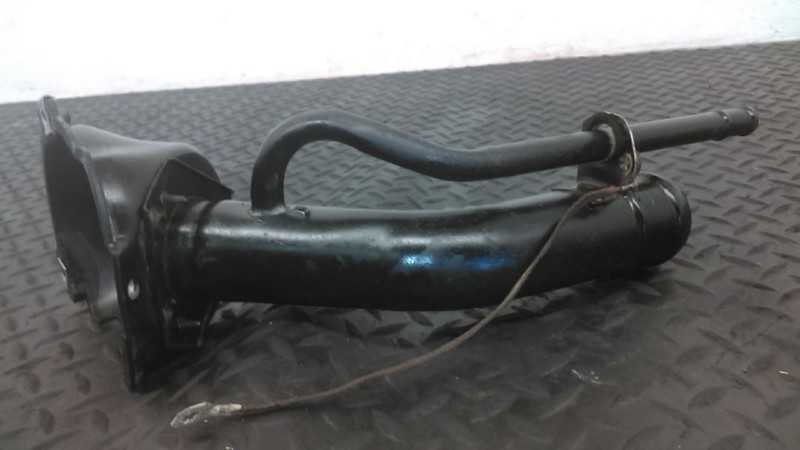 99-00 Cadillac Escalade Fuel Filler Neck Upper Section OEM 15732488