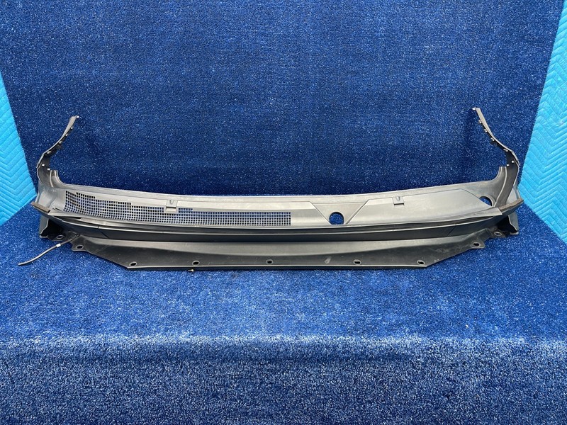 2017-2020 NISSAN PATHFINDER FRONT WINDSHIELD TOP WIPER COVER TRIM PANEL OEM