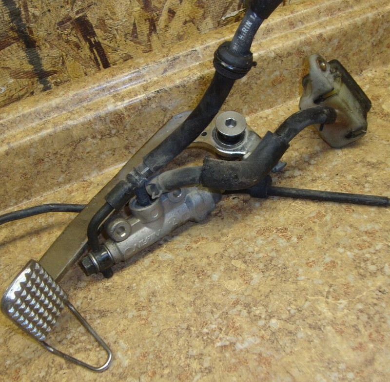2003 Honda Valkyrie GL1500 GL 1500 CD Rear Brake Pedal Master Cylinder Reservoir