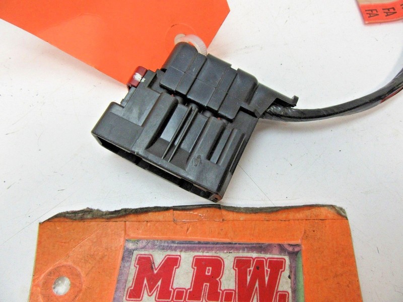 WIRE PLUG CONNECTOR PIG TAIL LEFT FRONT DOOR LATCH DRIVER SIDE L LH LF PANEL