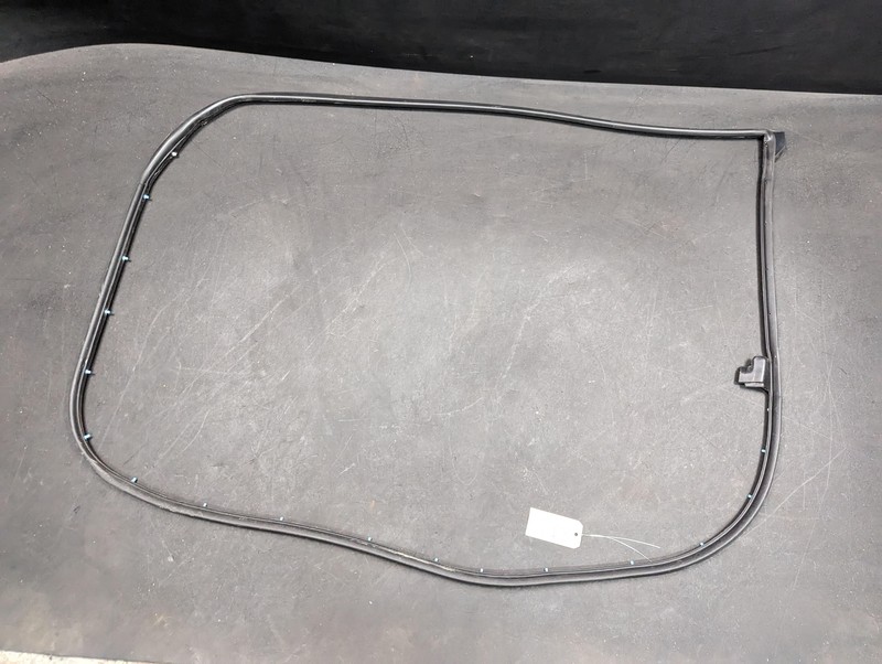 Front Right Door Weatherstrip 2018 Nissan Pathfinder 80830-3KA0C 2013 2014- 2020