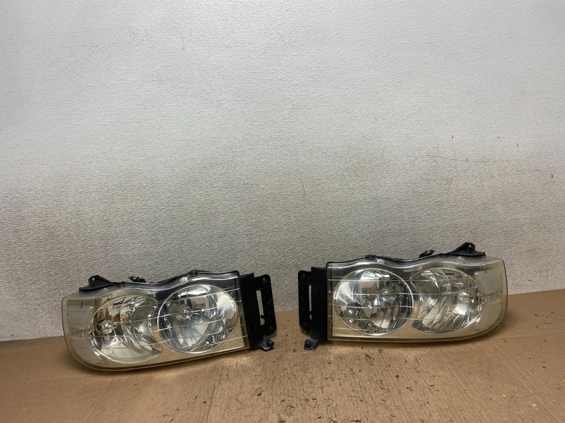 2002 to 2005 Dodge Ram Left+Right Side Halogen Headlights Y5017 DW