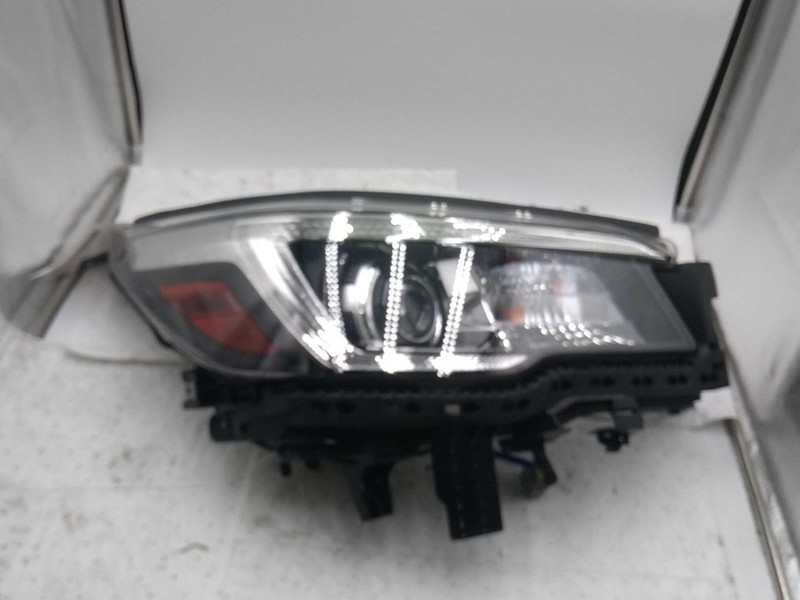 2019 Subaru Forester Right Headlight Assembly White OEM 667465 90K Miles