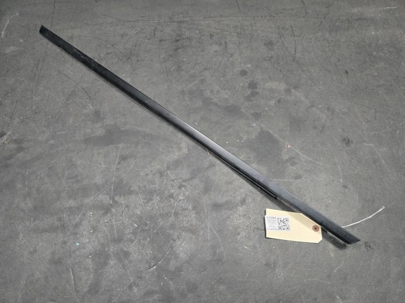 Rear Right Door Window Belt Molding 2022 Nissan Rogue 82820-6RA0A 2021 - 2025