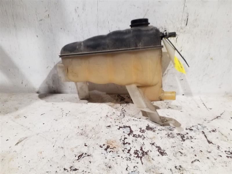 Coolant Reservoir Classic Style Fits 14-19 SIERRA 1500 PICKUP 3217782