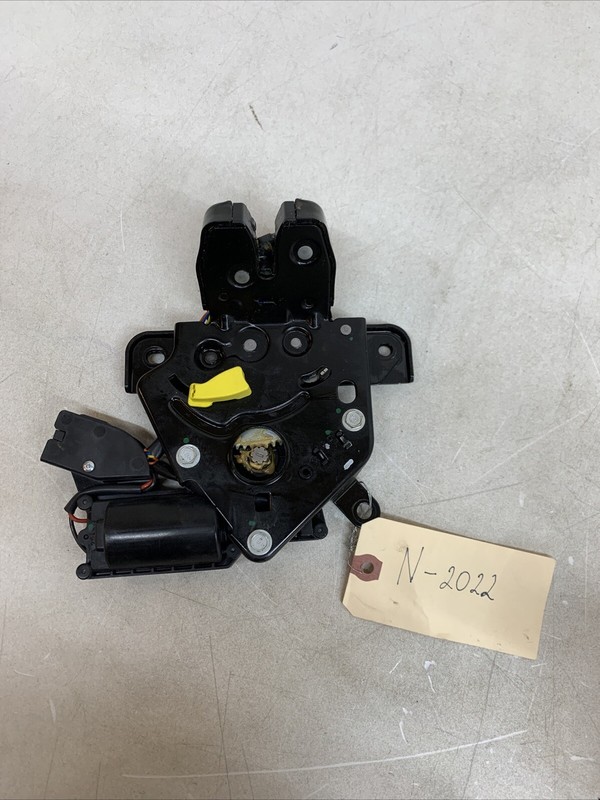 20-23 Tesla Model Y Rear Liftgate Lock Latch Hatch Actuator 1500604-00 2022 B117