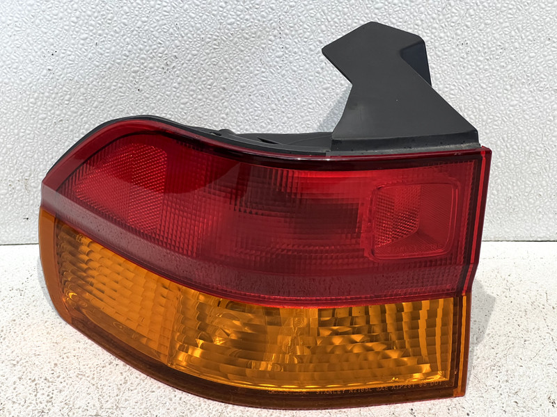 2004 Honda Odyssey Driver Left Tail Light Outer OEM