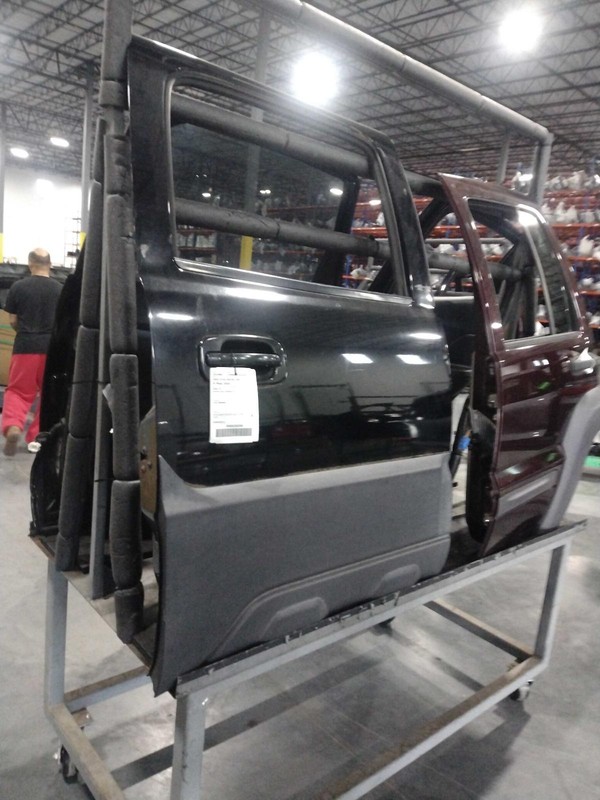 2003-2006 Chevrolet Avalanche 1500 Rear Right Door Black 253k Miles