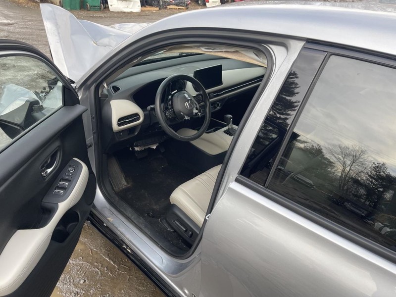 23-24 HONDA HR-V LEFT ROCKER W/POST SILVER PC:NH830MX 2.0L AT AWD 50K EX-L 65233