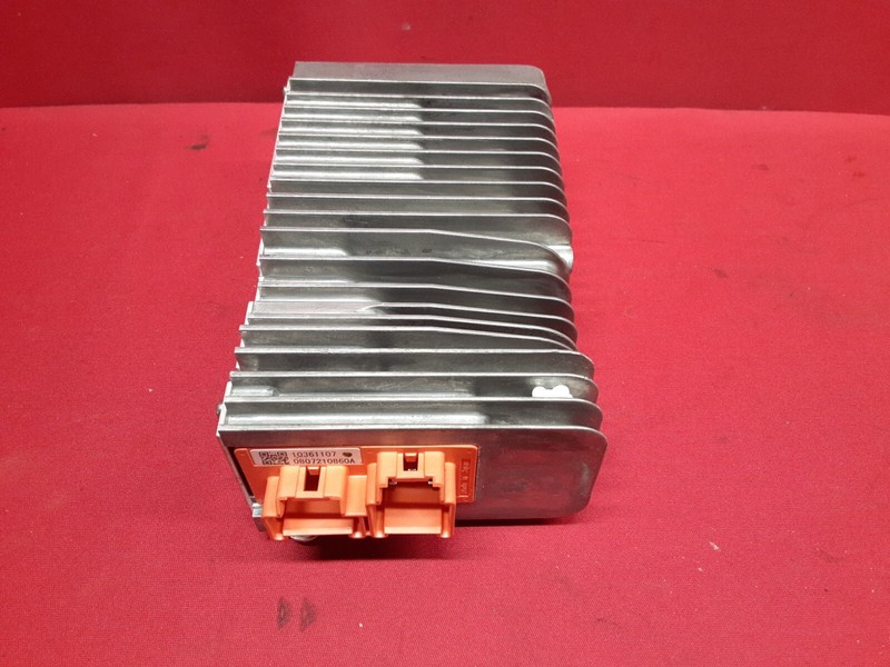 2005-2010 GM Chevrolet Buick Saturn Pontiac AC / DC Accessory Module 10361107