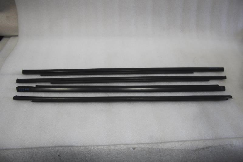 2005 2006 2007 2008 SUZUKI RENO FRONT REAR DOOR WINDOW GUIDES MOLDINGS 4 PIECES