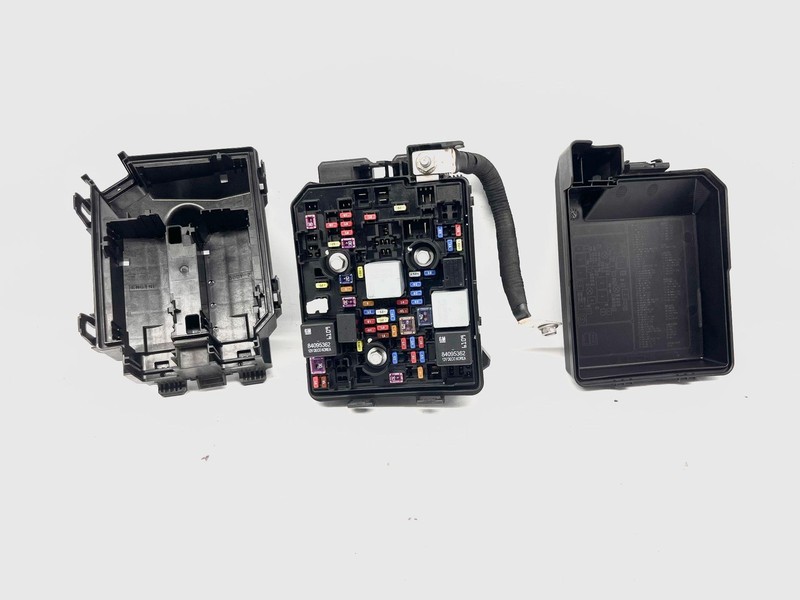 2020-2024 Buick Encore GX 1.3l Opt L3t Fuse Box With Cover & Battery Cable OEM