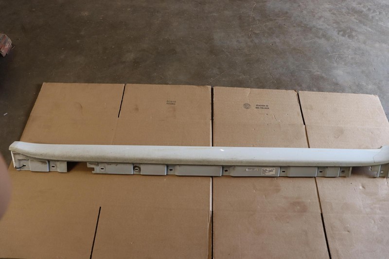 2011-2015 BMW 740LI F02 LEFT DRIVER SIDE ROCKER MOLDING SKIRT PANEL WHITE OEM