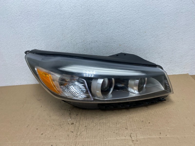 2016 to 2018 Kia Sorento Right Passenger RH Side Headlight Halogen Oem AE6544 DW
