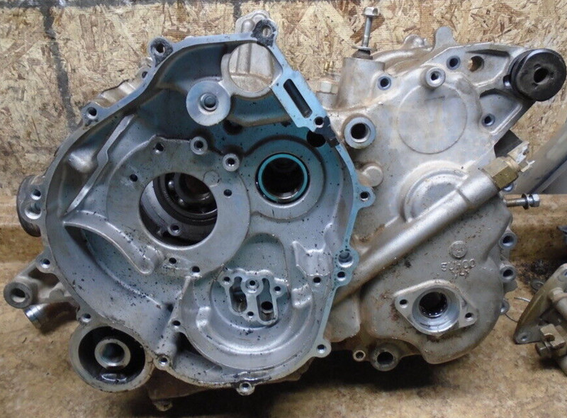 2007 Yamaha Grizzly YFM350 YFM 350 4x4 Engine Motor Case Casing Crank Block 2008
