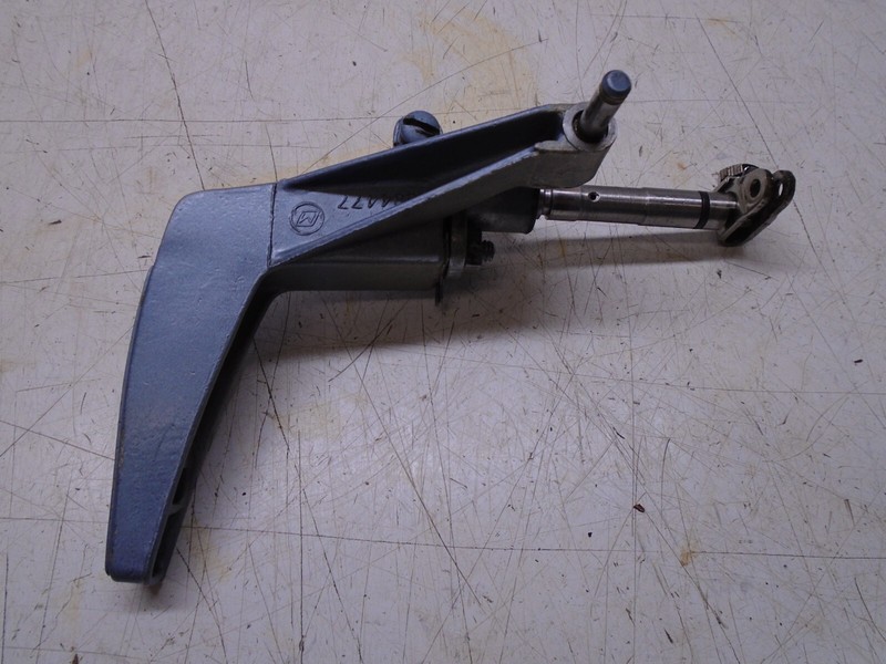 CC2a Evinrude Johnson 25hp Shift Lever Pin Shaft Adjuster 384477 379523
