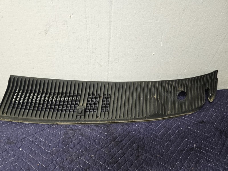 2013Ford Econoline Cowl Left SideE250 E350 E450 Small Crack