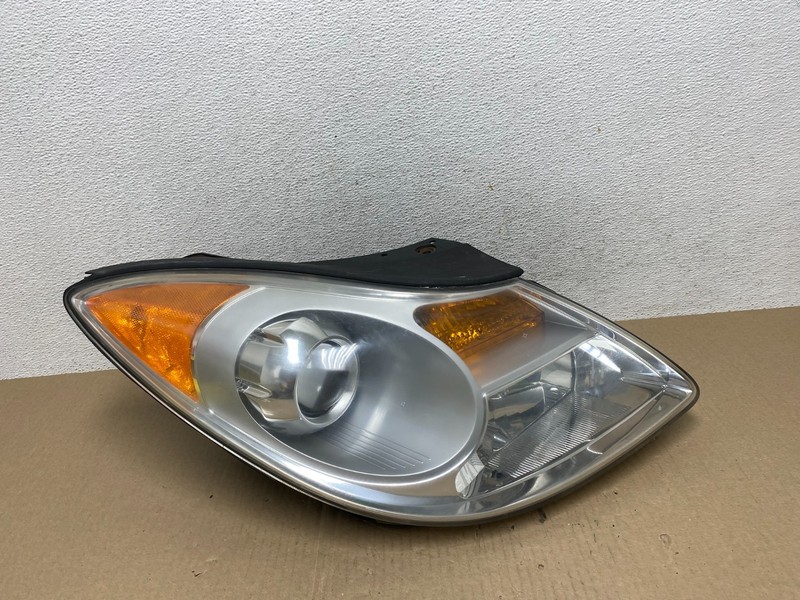 2007 to 2012 Hyundai Veracruz Right Passenger RH Headlight Halogen OEM AE6956 DW