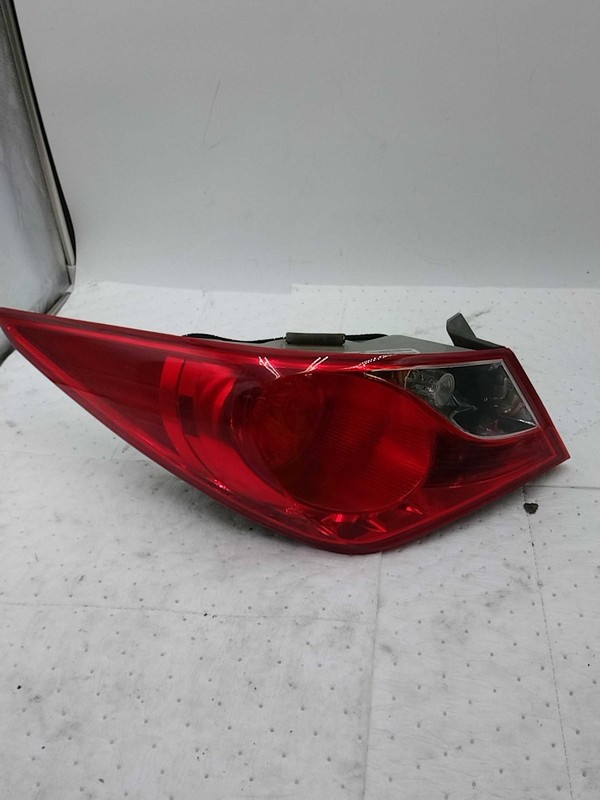 2012 Hyundai Sonata Left Tail Light Assembly White OEM 556713 127K Miles