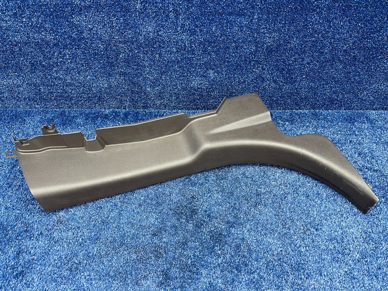 2014-2018 GMC Sierra 1500 Rear Right Interior Door Sill Scuff Plate OEM 22817401
