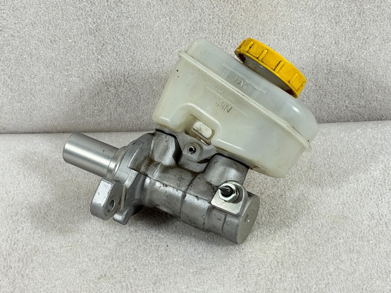 2017-2020 TOYOTA 86 SCION FRS POWER BRAKE MASTER CYLINDER W/ TANK OEM