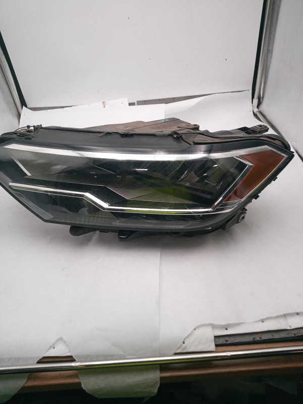 2019 Volkswagen Jetta Left Headlight Assembly Grey OEM Used 115K Miles
