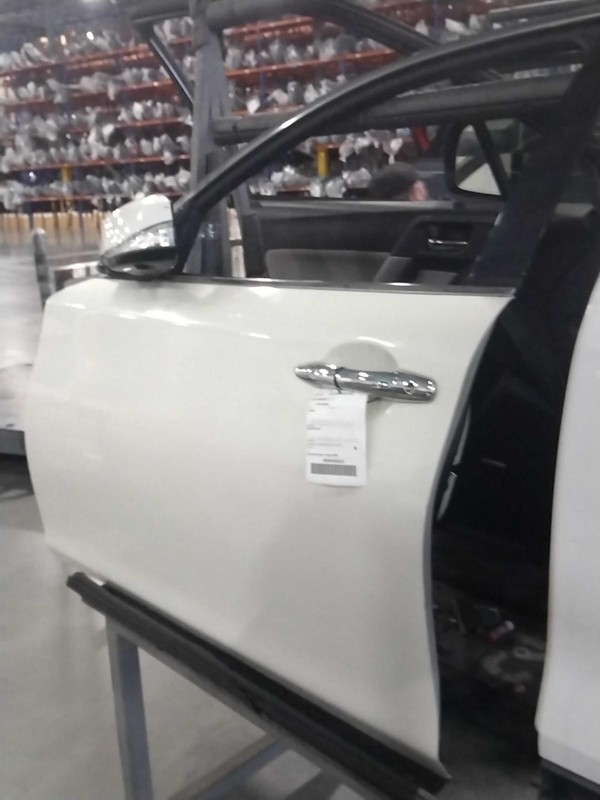 2017 INFINITI Q70 Left Front Door WHITE 424958 82K Miles Used OEM