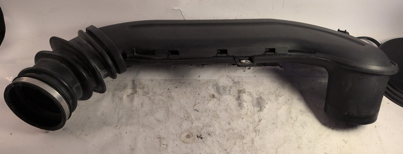 1996-1999 MERCEDES E320 3.2L AIR CLEANER INTAKE DUCT TUBE 1041413404 OEM